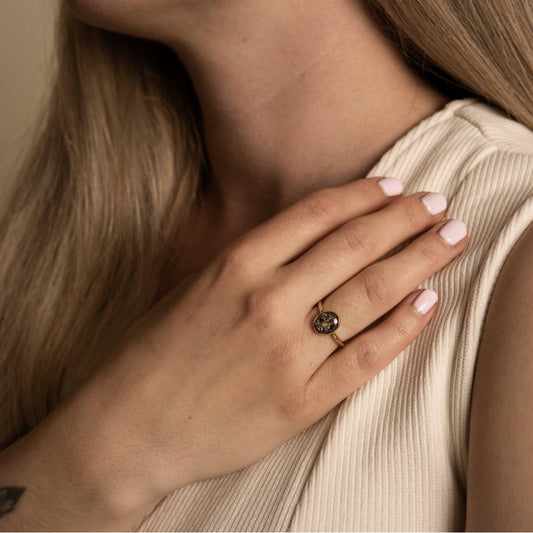 Oval Ring | 18Kt Gold